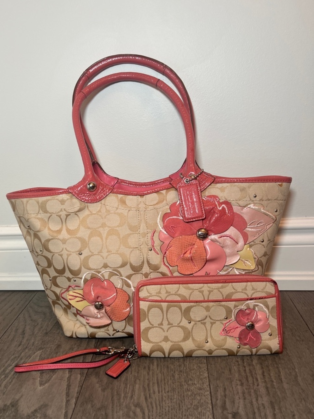 🌺 Coach Bleecker Signature Floral Appliqué Tote